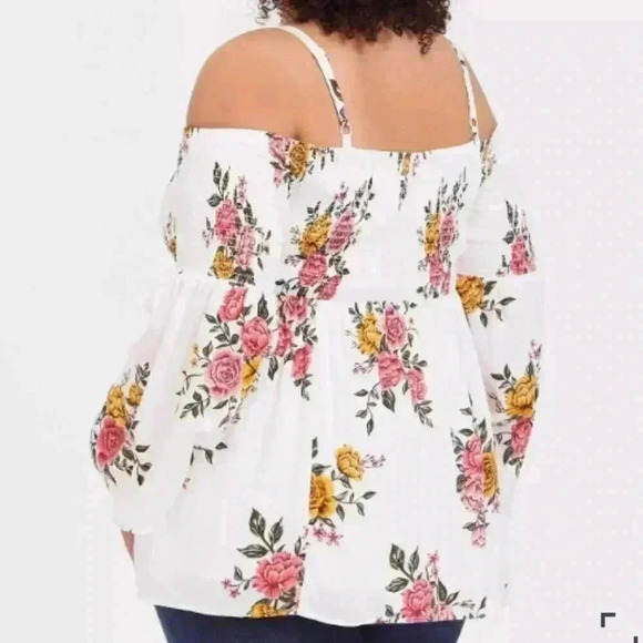 TORRID Challis Cold Shoulder  Blouse Size 3 (22-24) - Picture 4 of 12